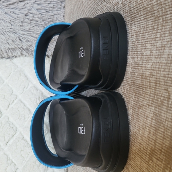 Fendi Diagonal Slides
BrownFF jacquard leather slides - Picture 7 of 10